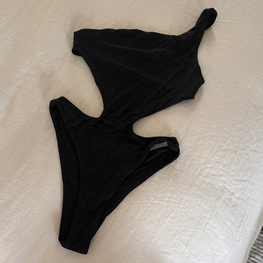 Black One-Shoulder Cutout One-Piece Swimsuit